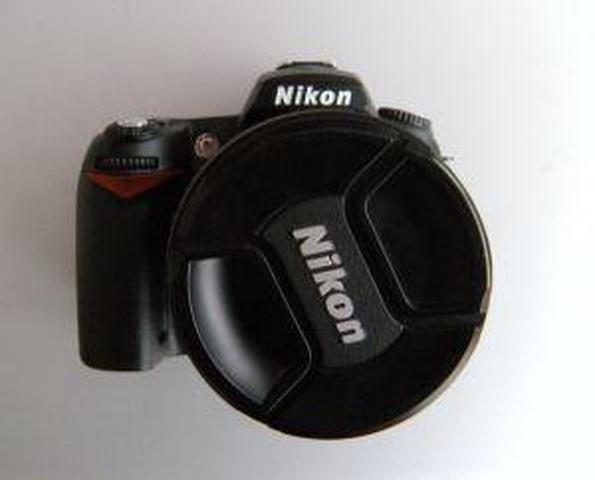Также следует добавить, что фотографии, сделанные с помощью Nikon D90, характеризуются низким уровнем шума при высокой чувствительности (выше ISO 1600 стоит использовать шумоподавление) и практически незаметным шумом при длительных выдержках